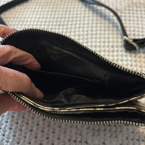 Metallic Cheetah Crossbody Purse - Picture 5 of 9